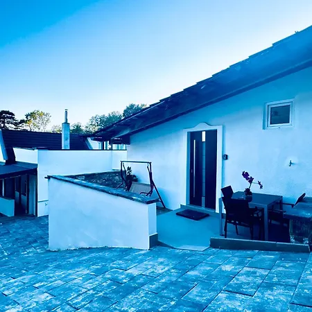 Cozy 1br & Lr With Terrace Near Museum Gugging *