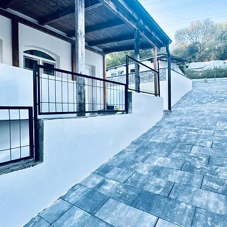 Apartament Cozy 1br & Lr With Terrace Near Museum Gugging